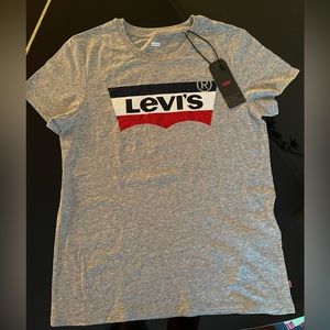 Levi’s t-shirt